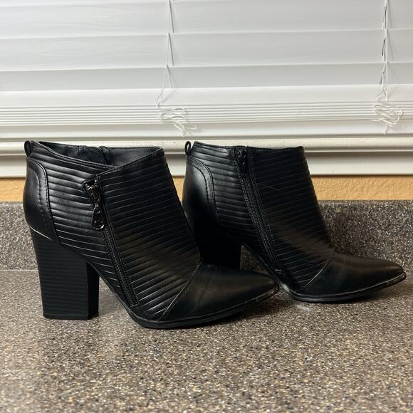 G by Guess Ankle High Heel Booties Womens 10M Black Faux Leather Zip Pointed Toe - Picture 3 of 11